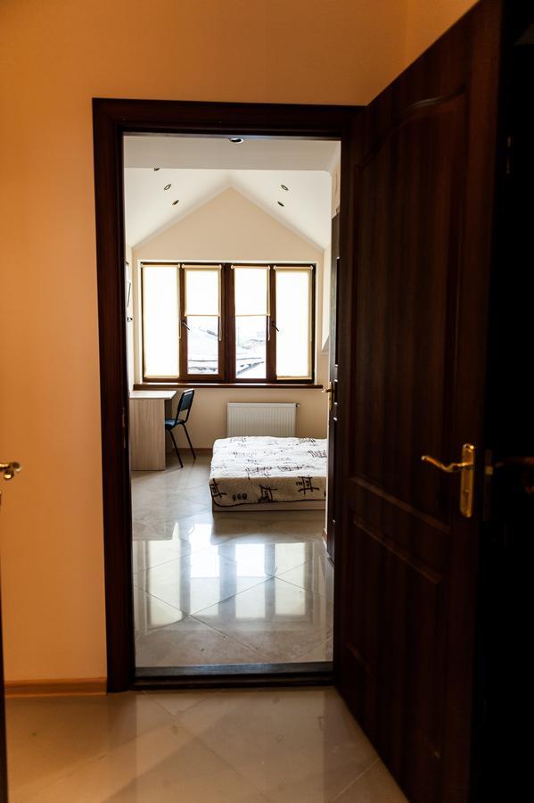 Minihotel Freedom ลวีฟ ภายนอก รูปภาพ