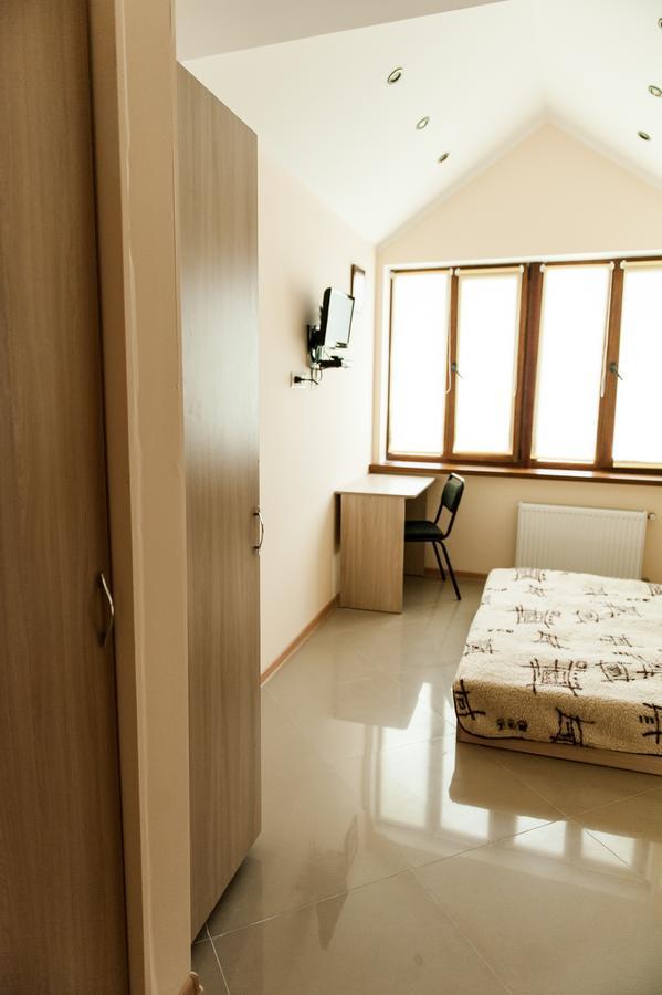 Minihotel Freedom ลวีฟ ภายนอก รูปภาพ